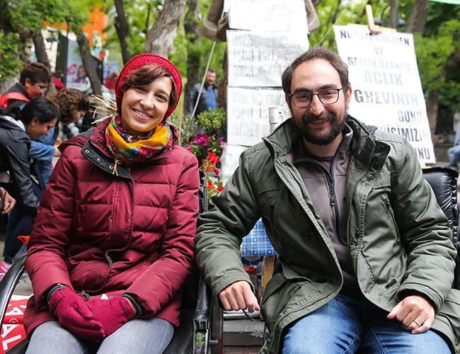 Jailed hunger-striking educator Semih Özakça released on probation