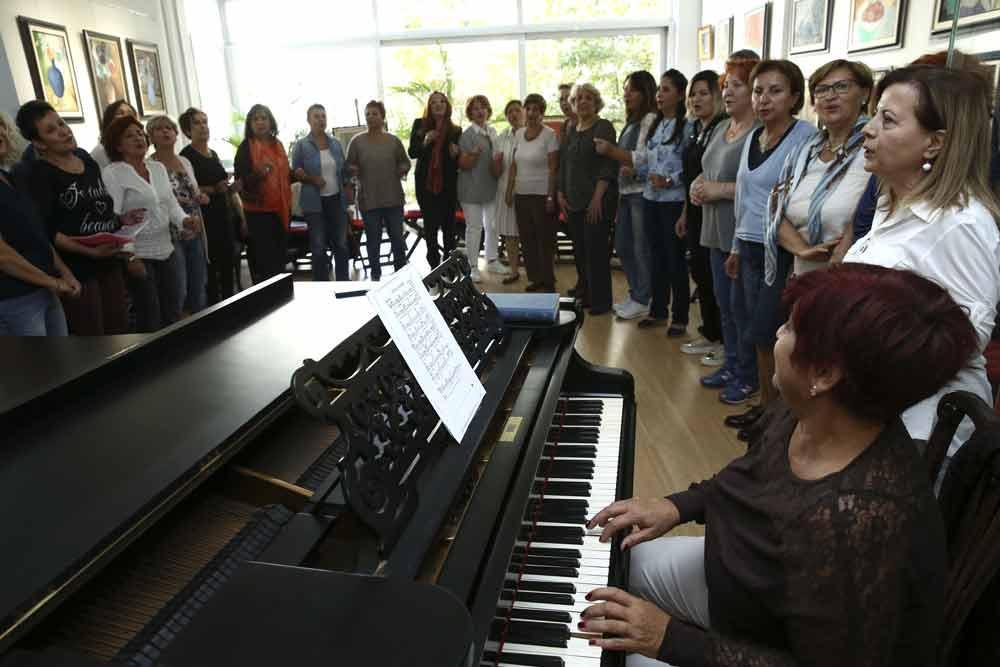 Choir raises breast cancer awareness