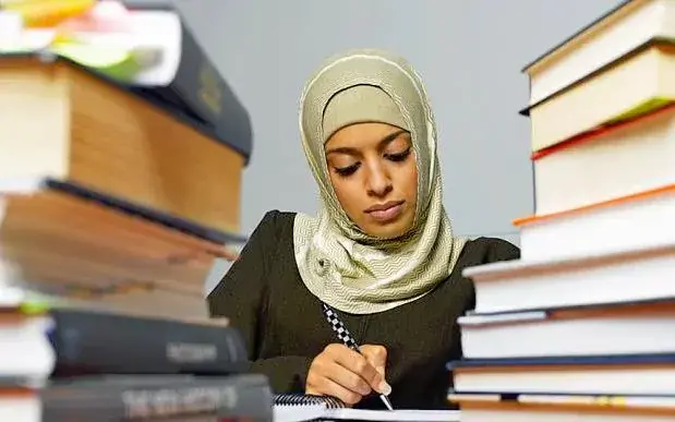 Professor apologizes for fiery response to Muslim student