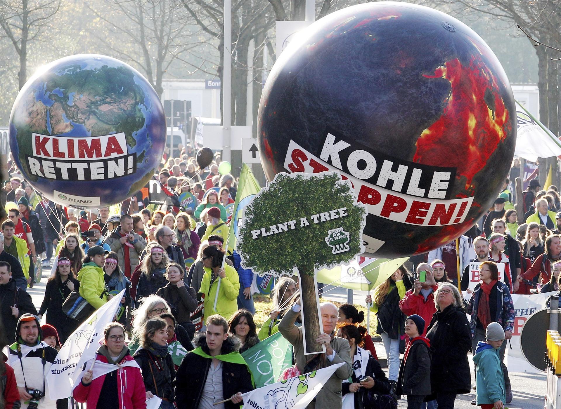 Thousands march against coal ahead of climate conference