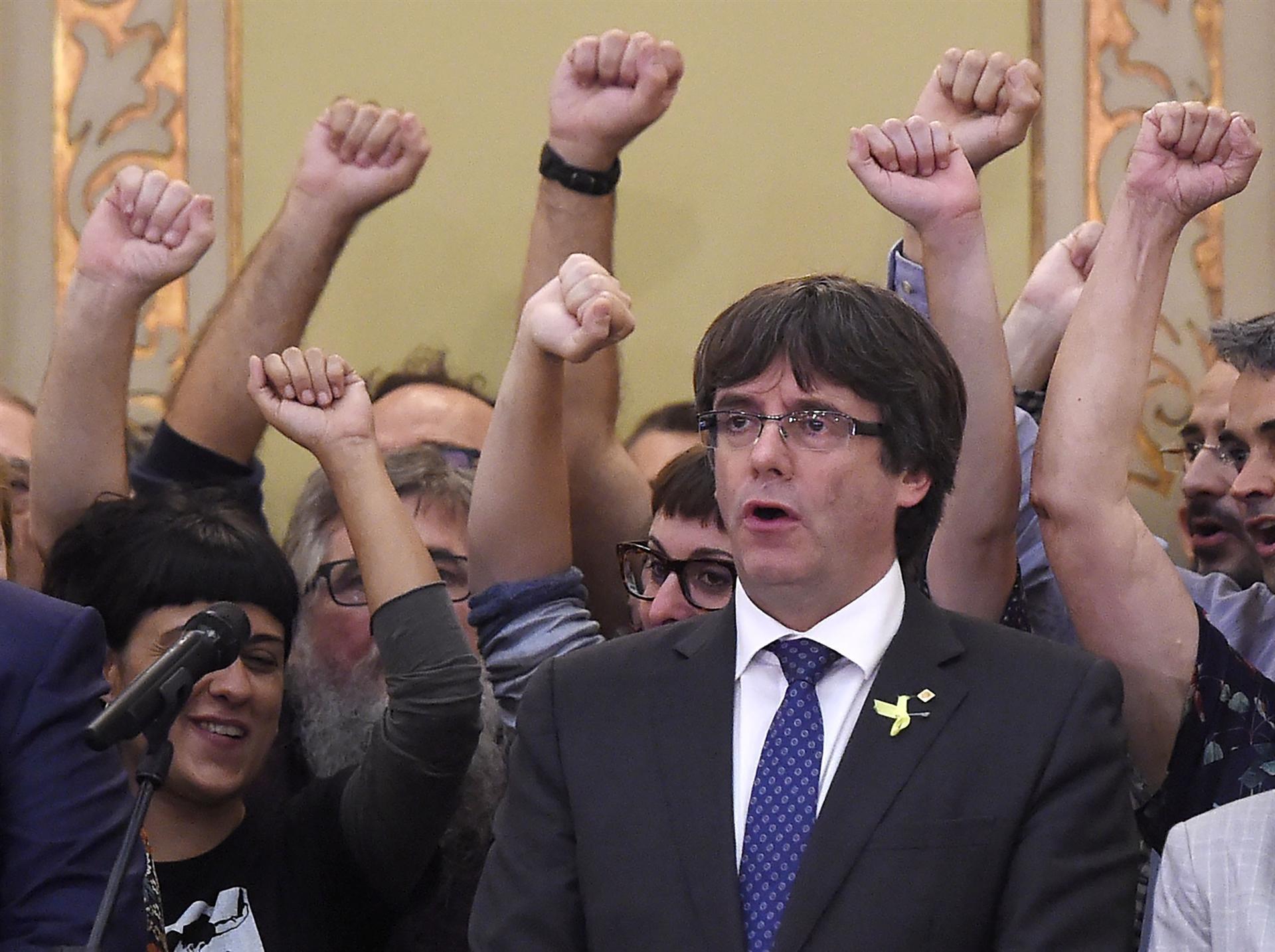 Sacked Catalonian leader Puigdemont turns himself into Belgian police