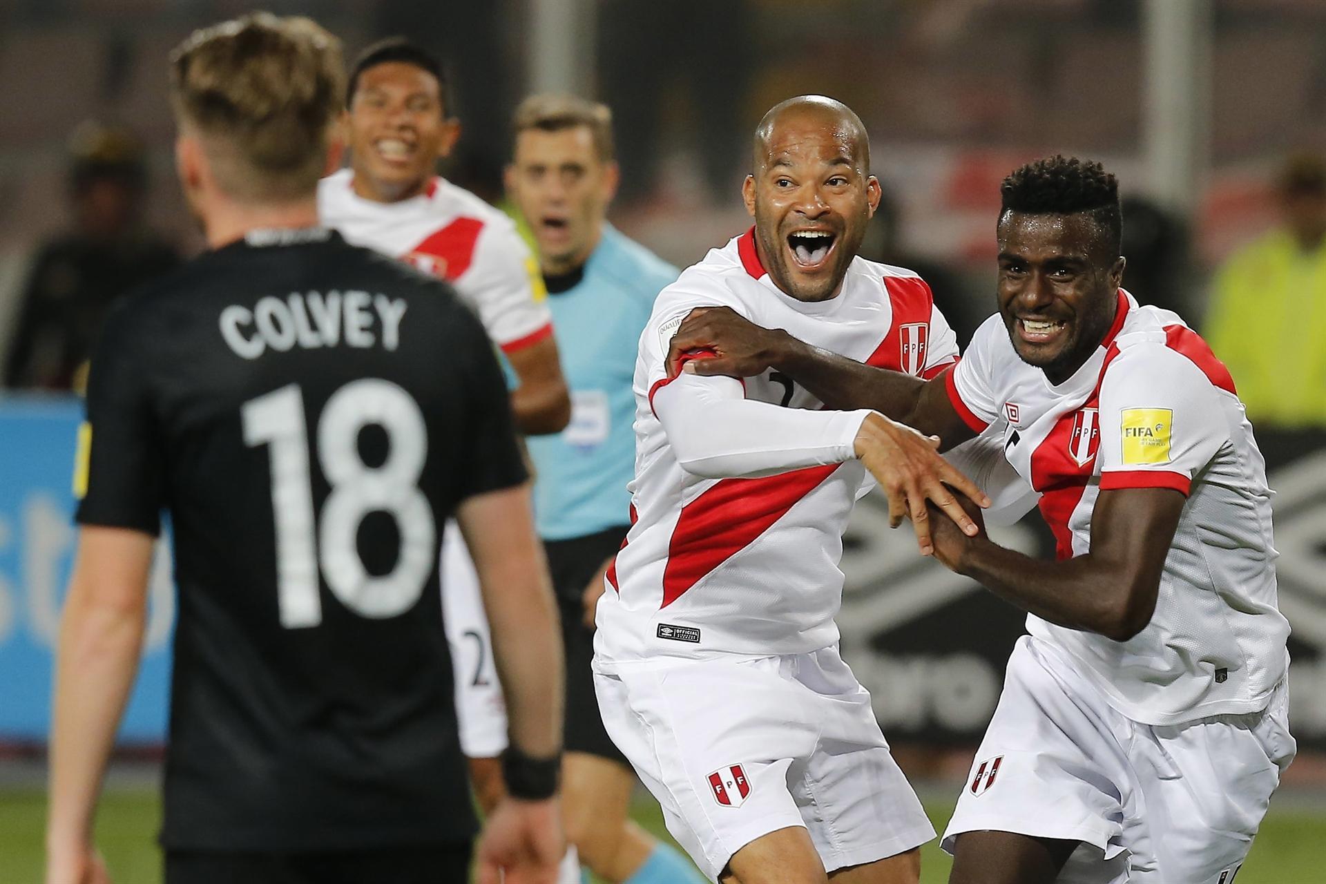 Peru beats New Zealand 2-0 to capture last World Cup berth