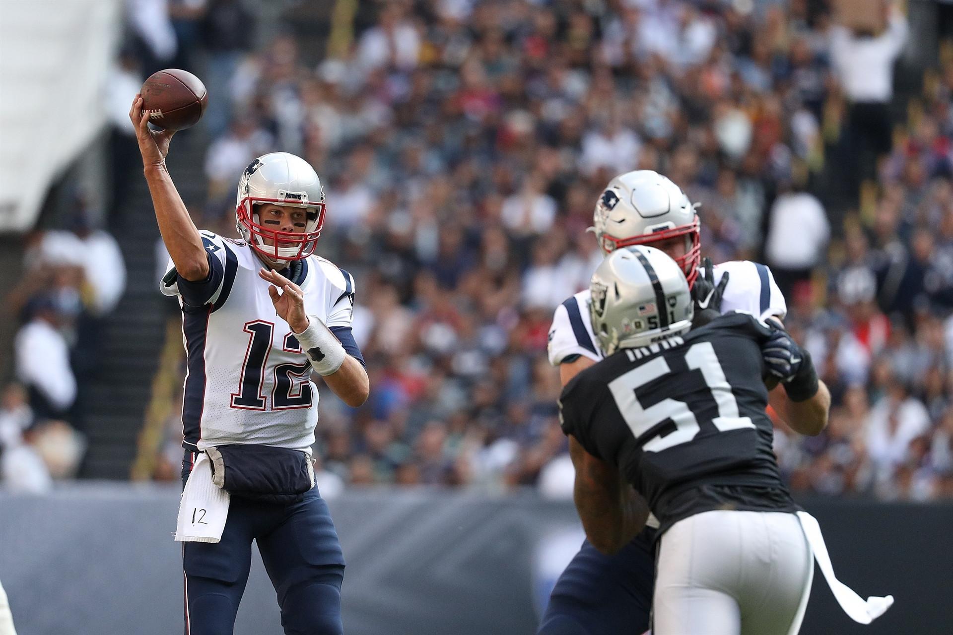 Patriots romp in Mexico as Saints, Eagles also stretch streaks