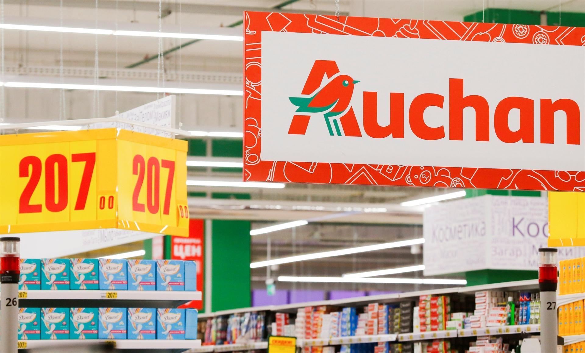 Alibaba takes $2.9 billion stake in food retailer