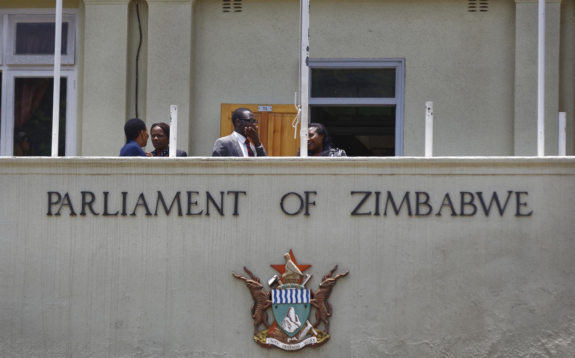 Five ministers attend Mugabes weekly cabinet meeting