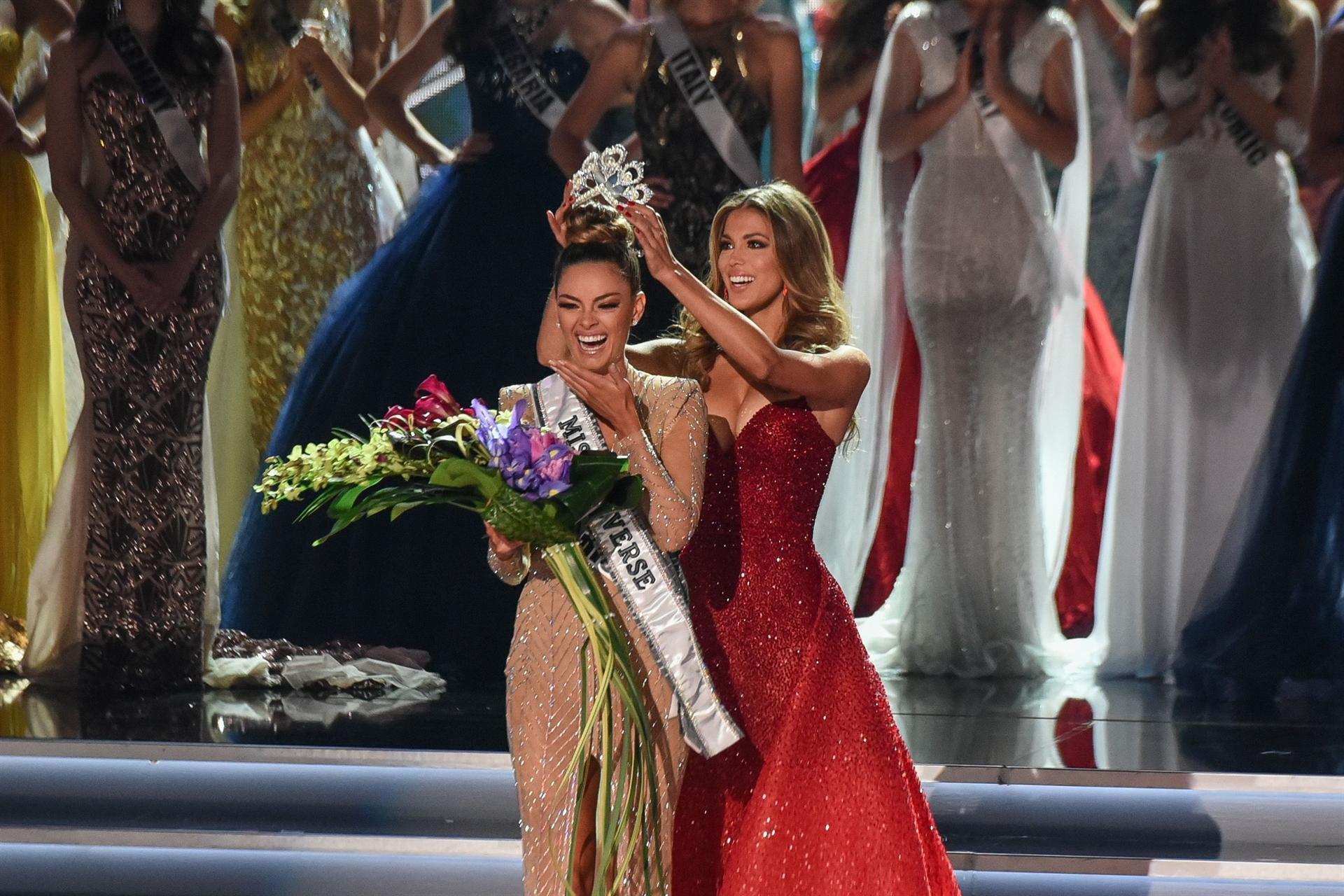 Contestant from South Africa wins Miss Universe crown