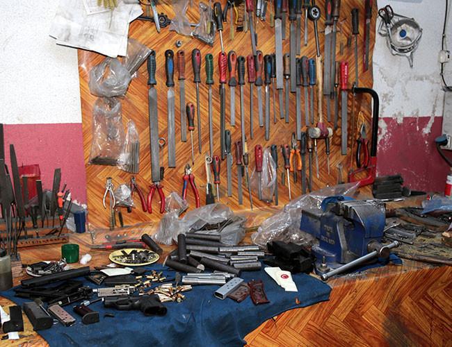 Istanbul police seize weapons set to be sent to criminal groups