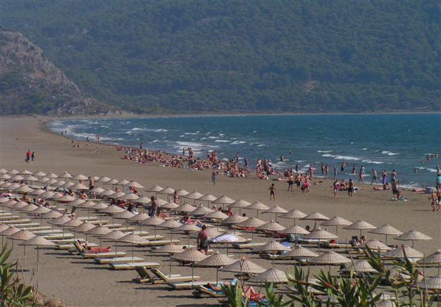 Turkey’s tourism sector eyeing 35 million foreign tourists in 2018 as tough period eases