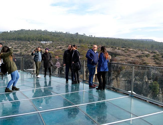 Glass terrace draws visitors to İncekaya Canyon in Safranbolu