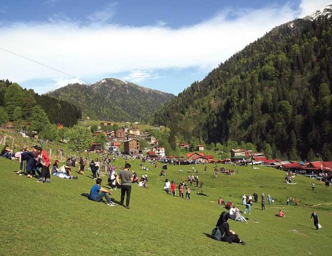 Turkey’s tourism revenue to reach $26 billion in 2017: Minister