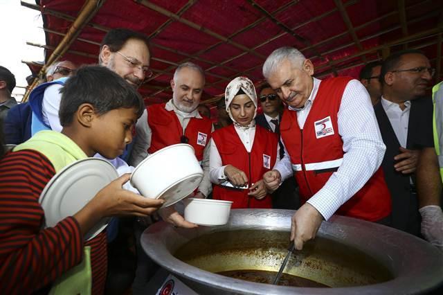 Turkish PM urges global campaign for Rohingya Muslims