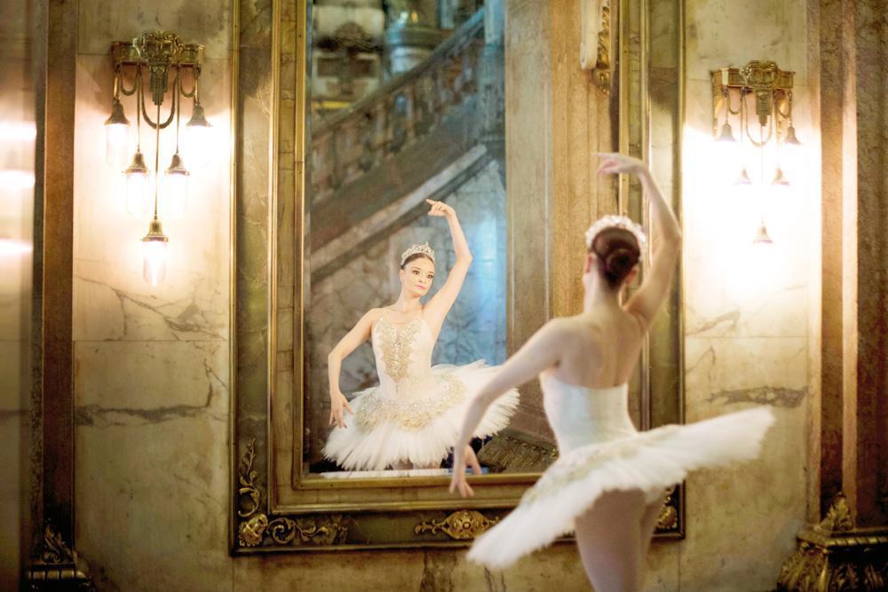 Ballerinas in Rio struggle amid financial crisis
