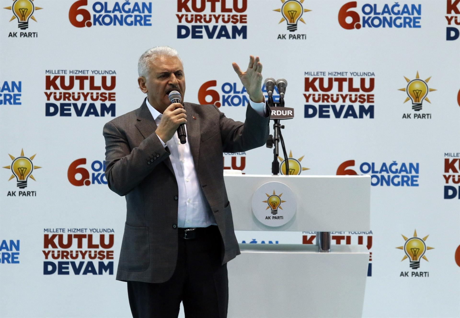 ‘No difference’ between opponents of contentious decree law and FETÖ members: Turkish PM