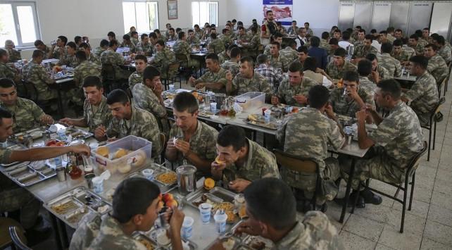 Gov’t announces winners of centralized bid to supply food to army after poisoning cases