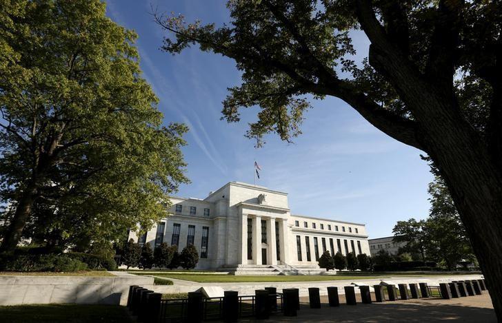 US Fed members divided over rate hikes in 2018