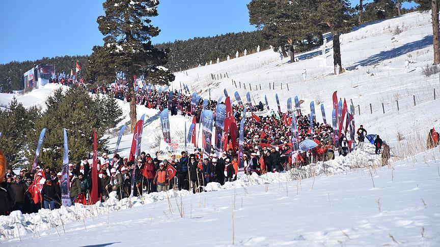 Thousands march to commemorate soldiers killed in WWI in Turkey’s east