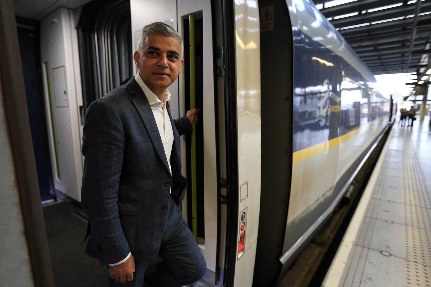 ‘No deal’ Brexit could cost Britain about 500,000 jobs, London mayor says