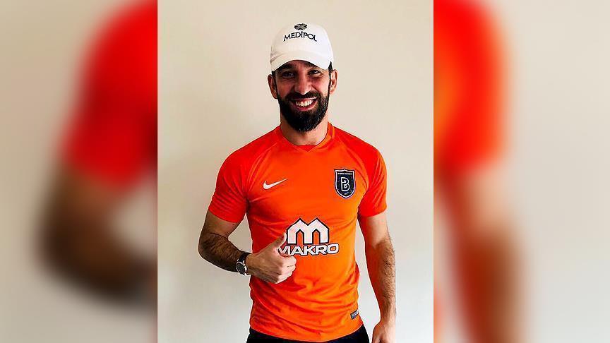Başakşehir announces deal with Barças Arda Turan