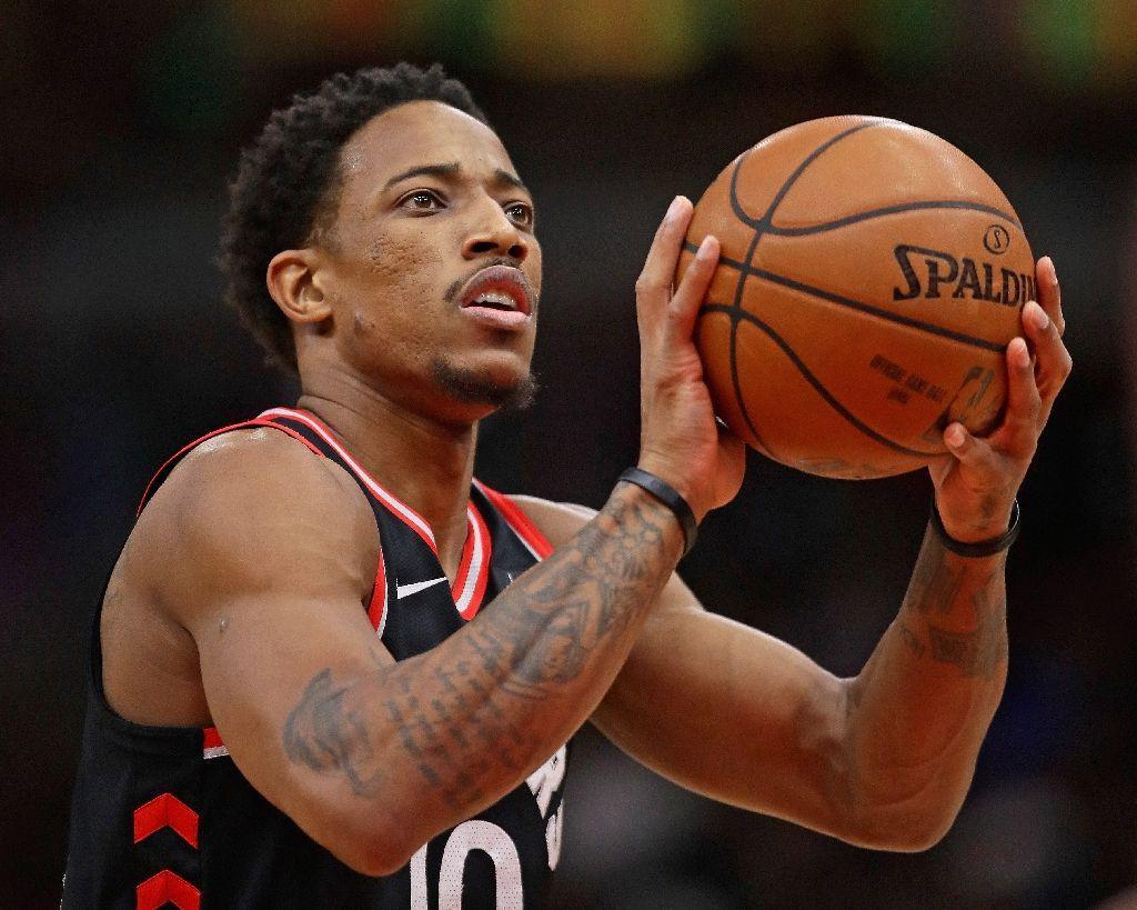 Warriors hold off charging Raptors to win on road
