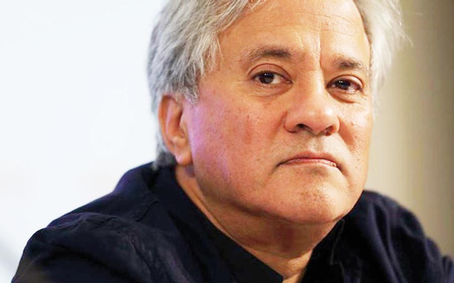 Sculptor Kapoor awards $1 mln Jewish Nobel prize to refugees
