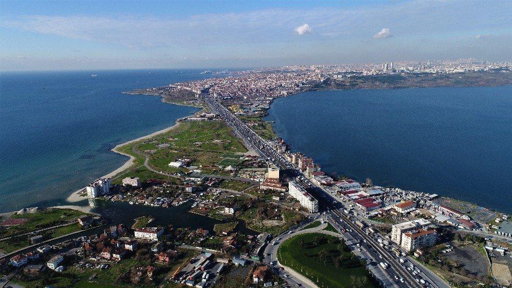 Canal Istanbul ‘crazy project’ boosts real estate market but locals worried