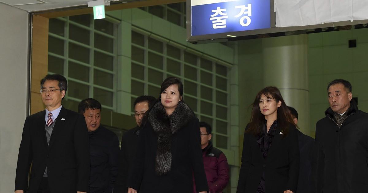 Seoul envoys visit North Korea ahead of Olympics