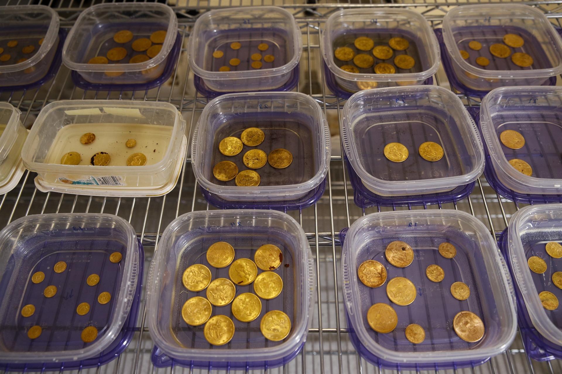 Gold treasure recovered from 1857 shipwreck to make debut