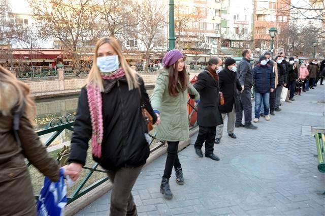 Locals form human chain to protest power plant plans in Turkey’s Eskişehir