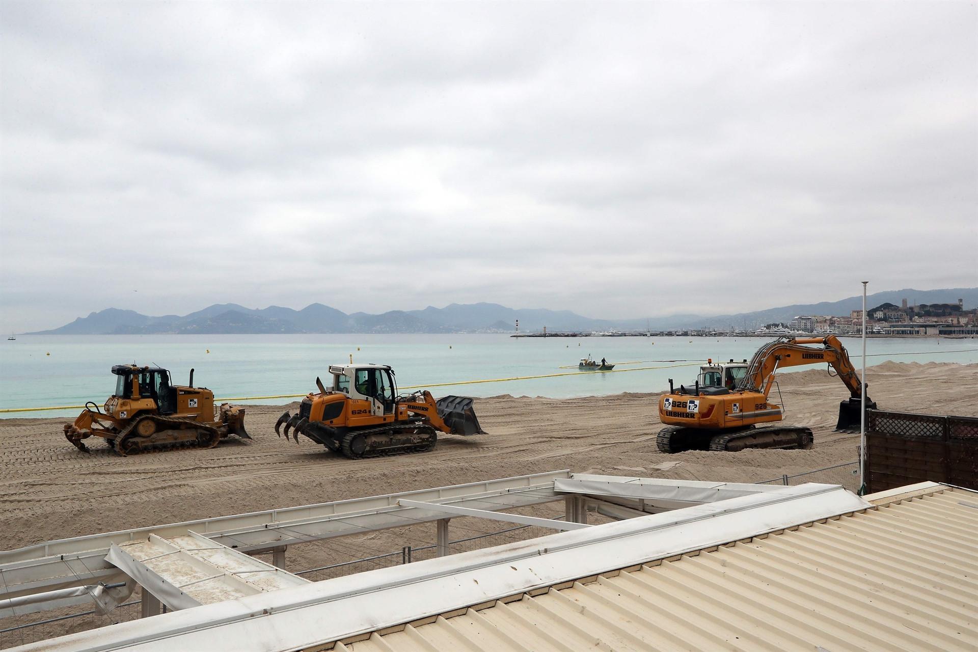 Cannes ships in sand for film festival