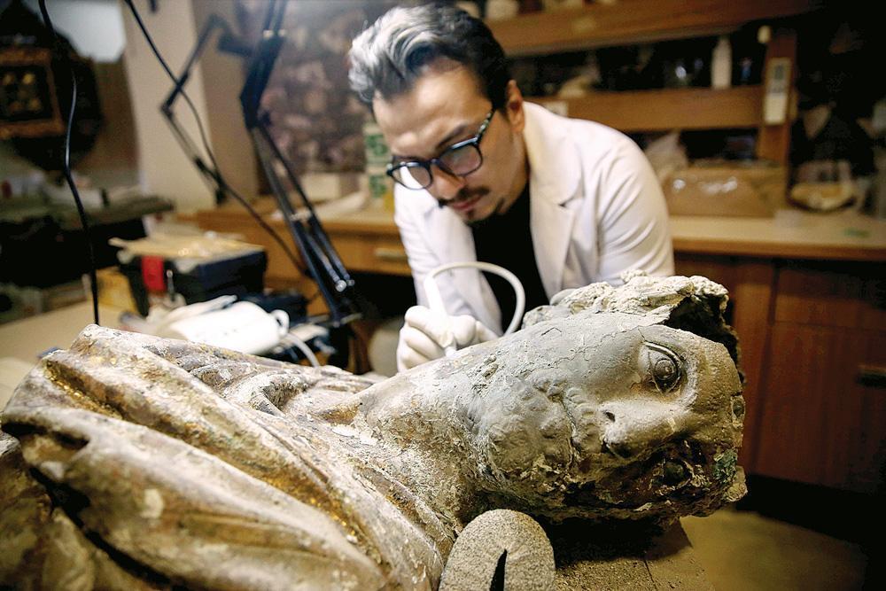 ‘Surgeons of history’ recover Turkey’s historical artifacts in labs