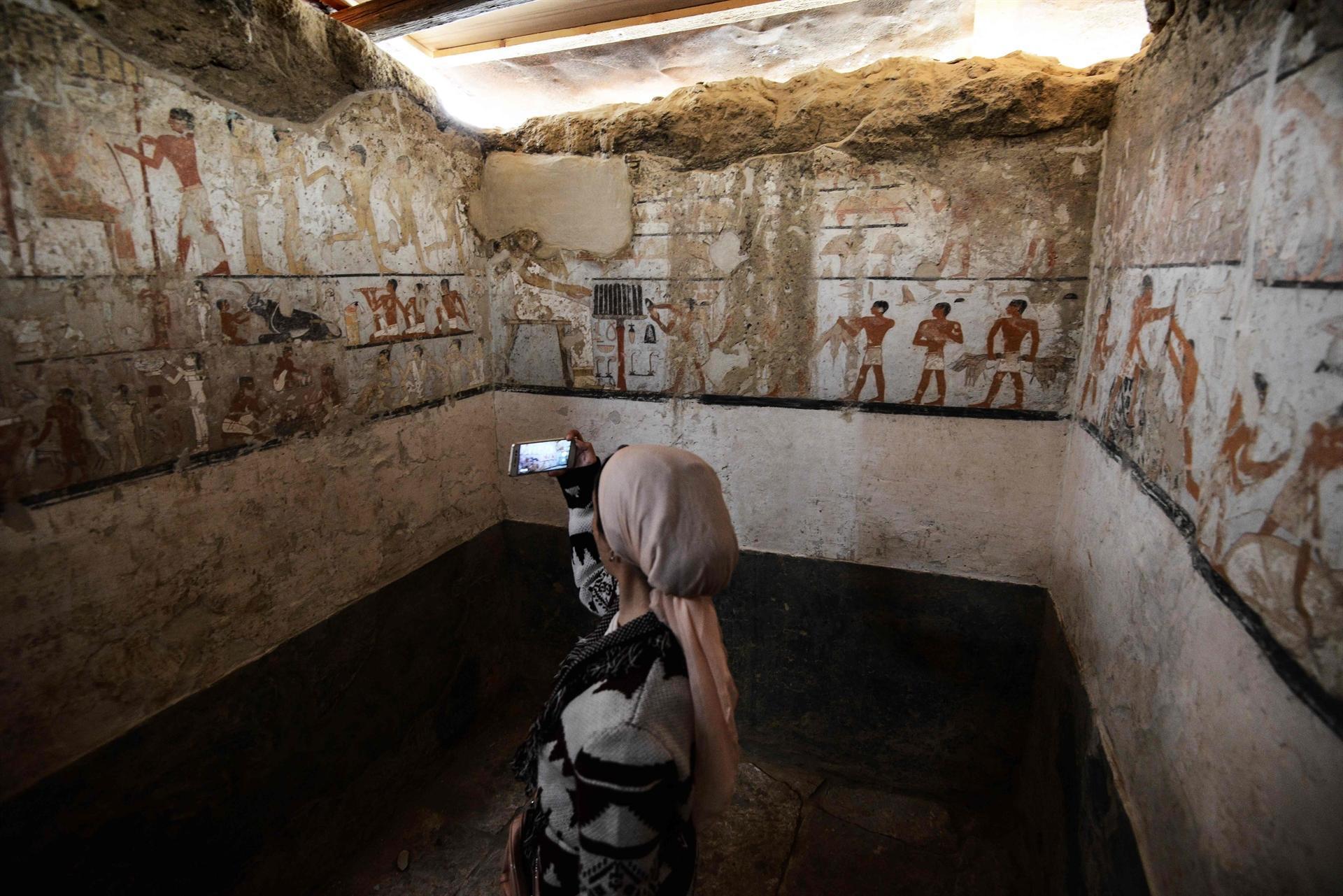 Historic tomb discovered outside Cairo