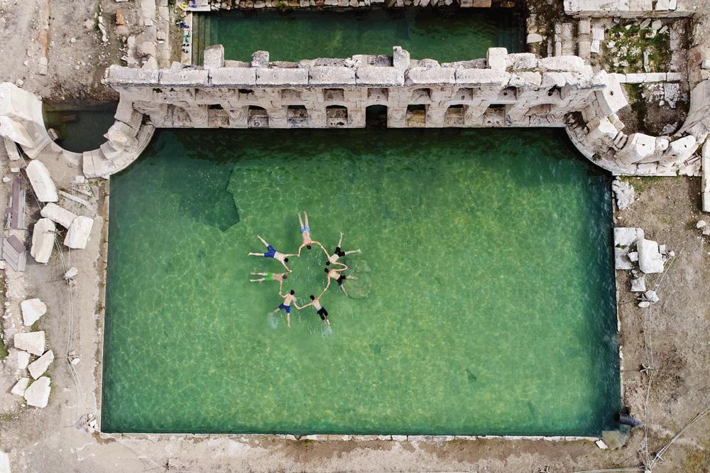 Locals plunge into warm waters of historic Yozgat bath during winter