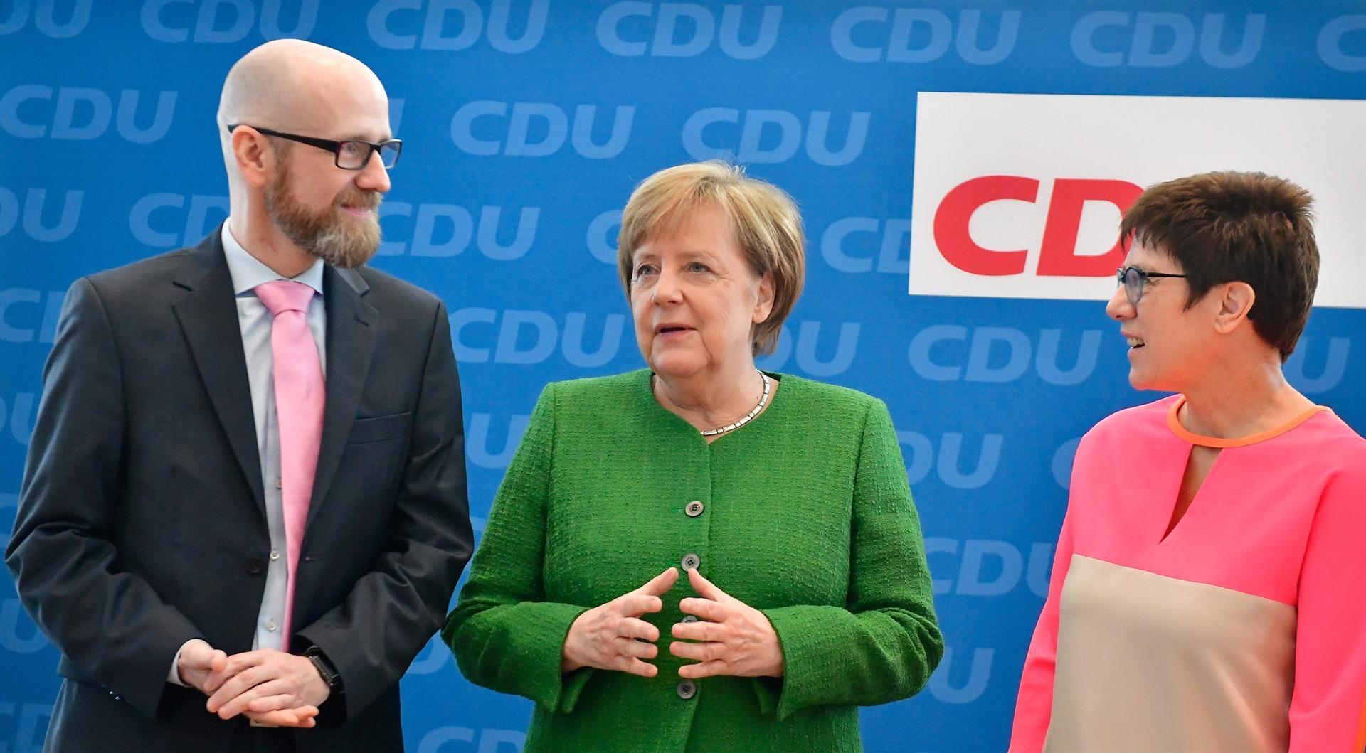 Top official in Merkel’s party to step down