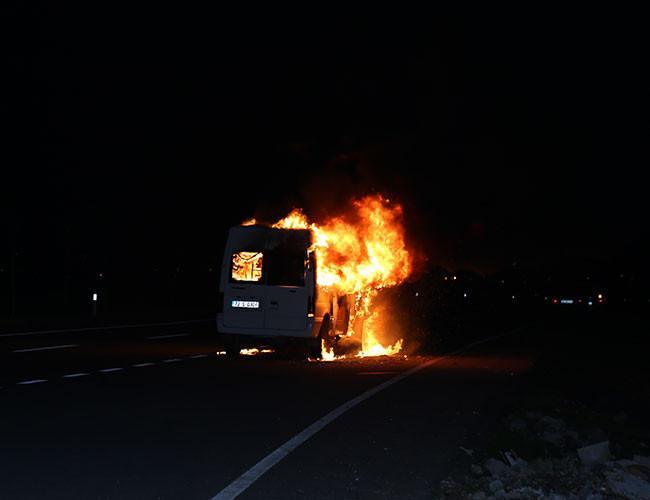 Shepherd in Turkey’s Batman sets fire to minibus hitting herd, killing 42 sheep
