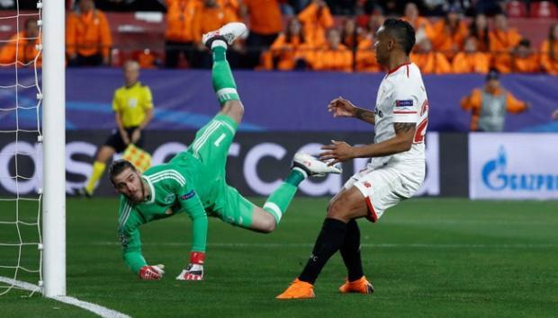 Superb De Gea shuts out Sevilla as United earns draw