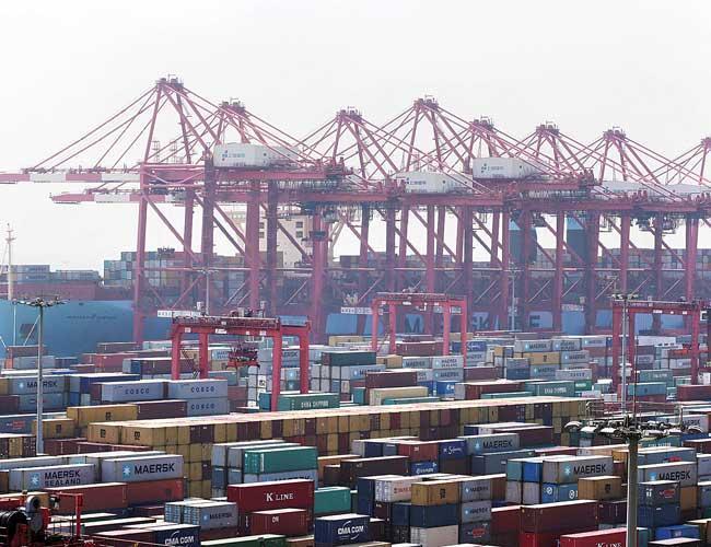 China adviser heads to US for trade talks