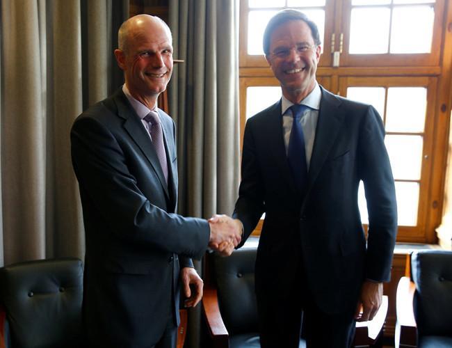 Dutch PM picks veteran politician as the new FM