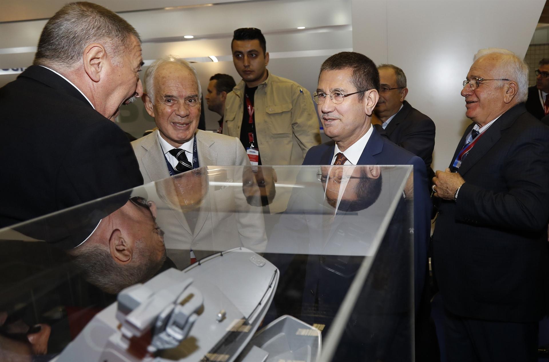 Turkish defense minister talks military relations with Qatar’s deputy emir