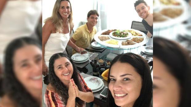 Supermodel Adriana Lima shares photo with Turkish boyfriend Metin Hara, family members on Instagram