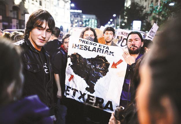 Spain arrests three over homage to late ETA member