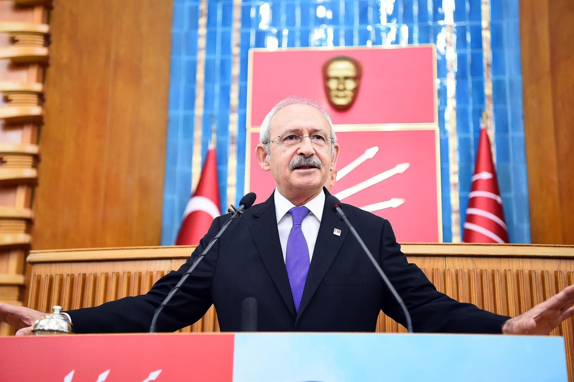 CHP leader criticizes judges, prosecutors for giving Erdoğan standing ovation