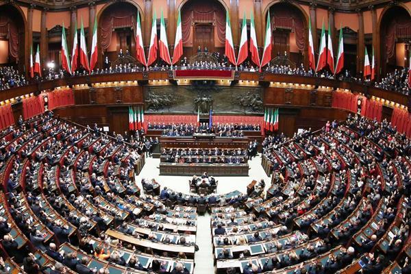 Italy in political deadlock as parliament reconvenes