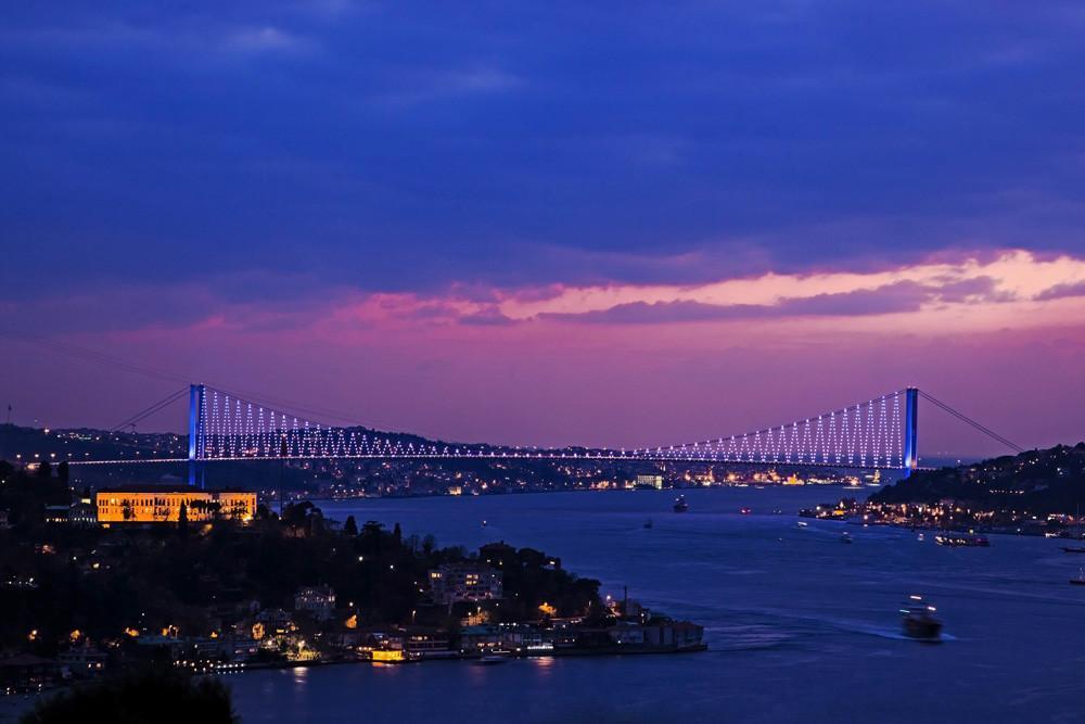 Lights out for world landmarks in nod to nature