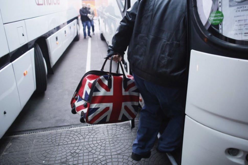 Restricting migration after Brexit likely to slow growth, says official UK report