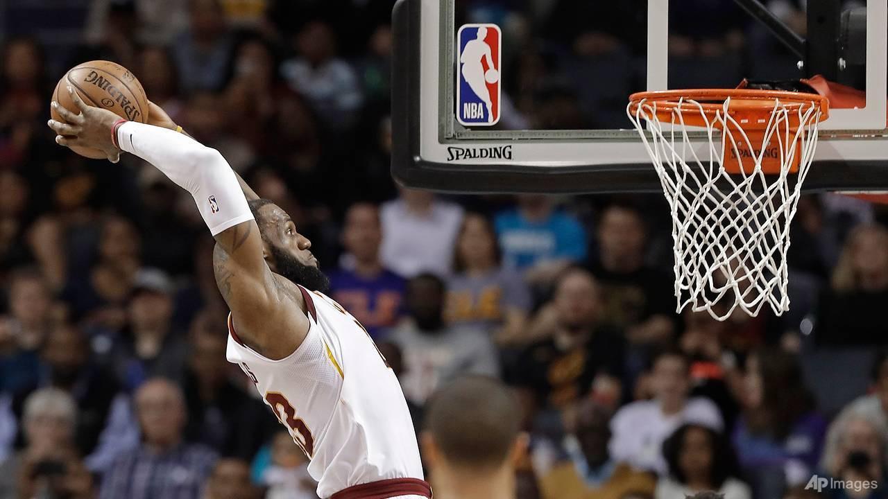 James ties Jordan’s double-digit scoring streak as Cavs down Hornets