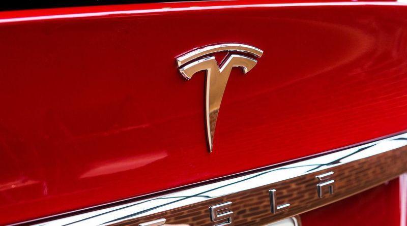 Tesla recalls 123,000 cars for power steering fix
