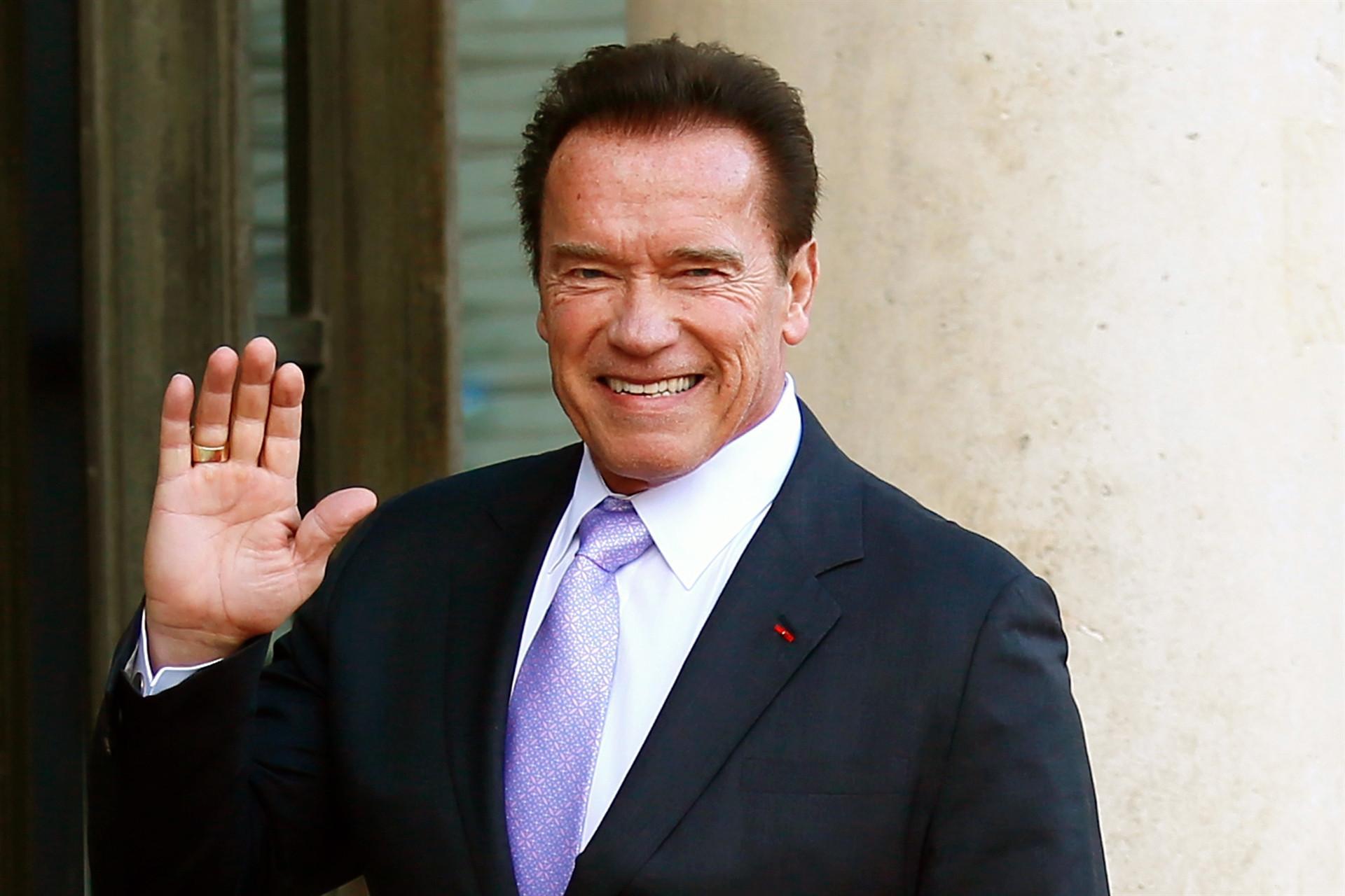 Schwarzenegger wakes from heart surgery declaring: Im back