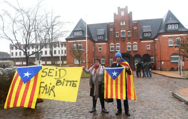 German prosecutors seek to extradite ex-Catalan leader