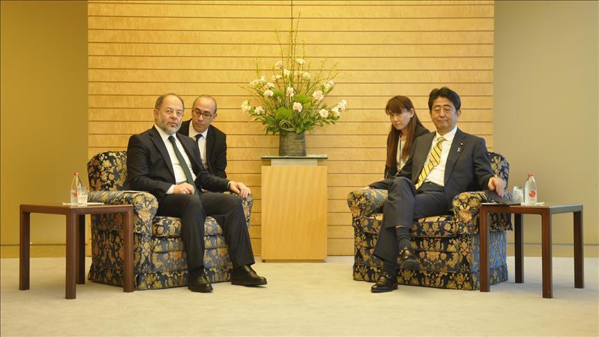 Japanese PM Abe receives Turkish Deputy PM Akdağ in Tokyo