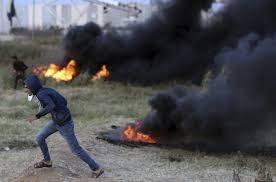 Israeli airstrike on Gaza border kills Palestinian